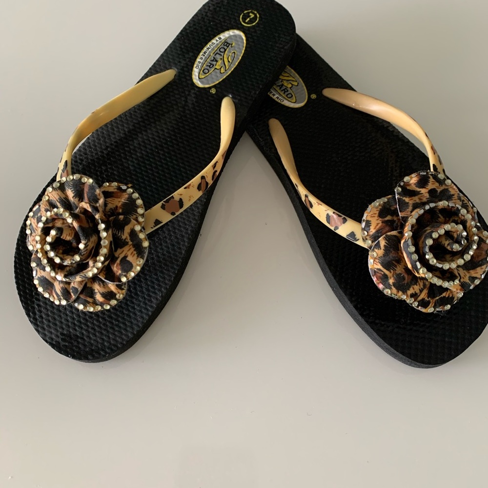 🌺Leopard Rhinestone Sandals🌺 - Picture 3 of 4